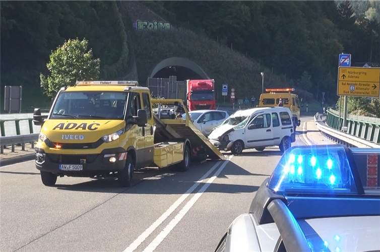 Altenahr: Verkehrsunfall mit mehreren Verletzten Altenahr: Verkehrsunfall mit mehreren Verletzten
