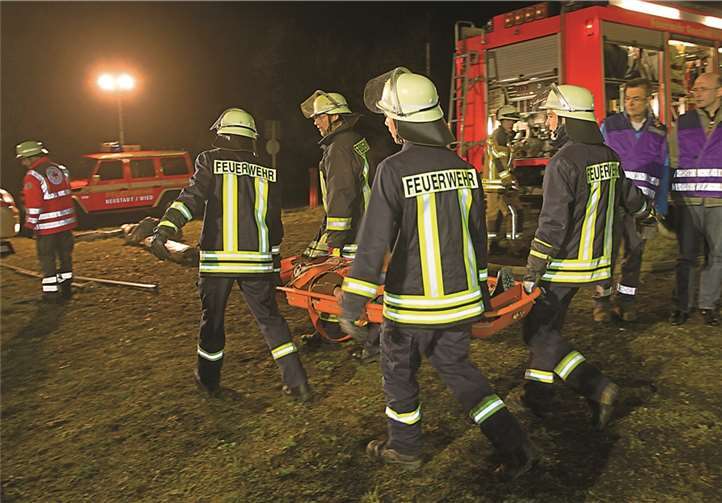 ICE entgleist im Tunnel Fernthal und gerät in Brand 