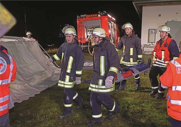 ICE entgleist im Tunnel Fernthal und gerät in Brand 