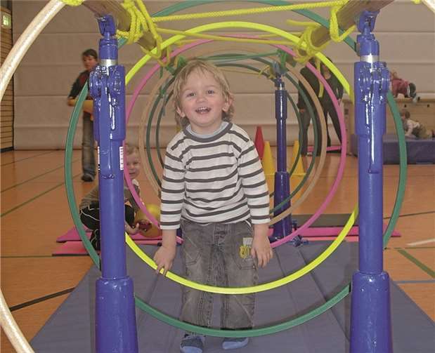 Krabbelalarm beim Eltern-Kind–Turnen !!! 