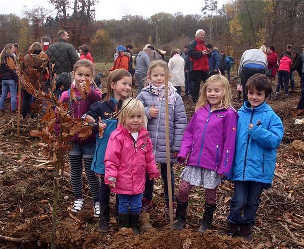 Junge Eichen erinnern an besondere Ereignisse 