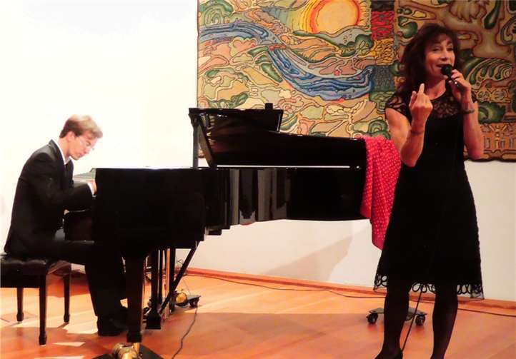 Zum Weinen schön, zum Lachen bitter 