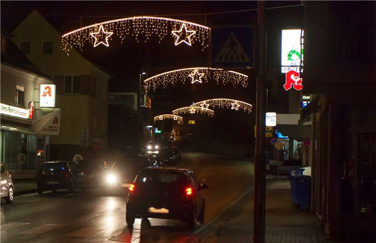 Freude über neue Weihnachtsbeleuchtung 
