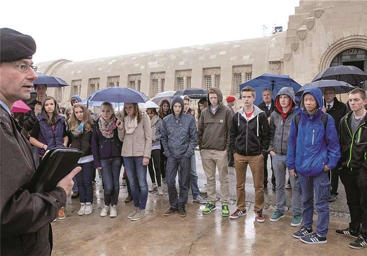 Bronzefigur auf dem Soldatenfriedhof von Verdun enthüllt 
