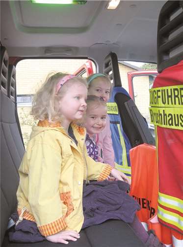 Besuch der Feuerwehr in der Marien–KiTa Bruchhausen