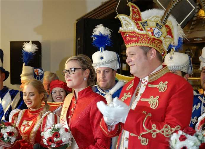 Närrische Stimmung bei gutem Rebensaft und leckerem Büffet 