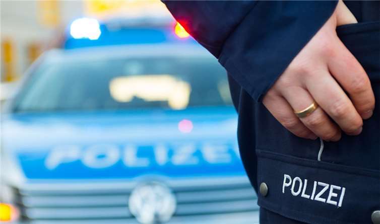 Das Türschloss mit Sekundenkleber verklebt Das Türschloss mit Sekundenkleber verklebt