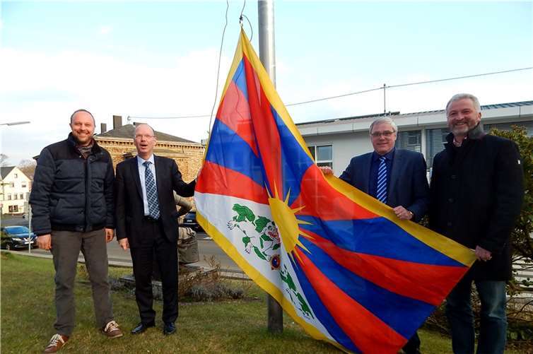 Höhr-Grenzhausen zeigt Flagge für Tibet