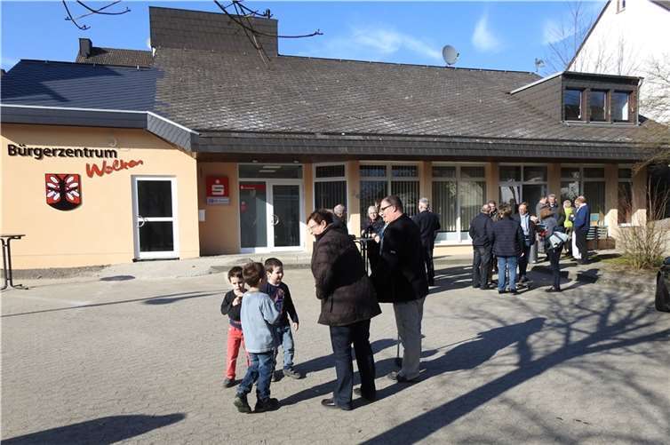 Pfarrerin Stahlecker-Burtscheid und Pfarrer Fuchs segneten das neue Haus 