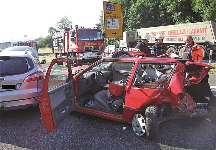 Unfall auf B9 legte Berufsverkehr lahm