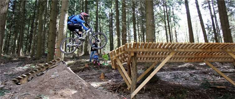 BLICK aktuell TV: Saisoneröffnung im Emser Bikepark 