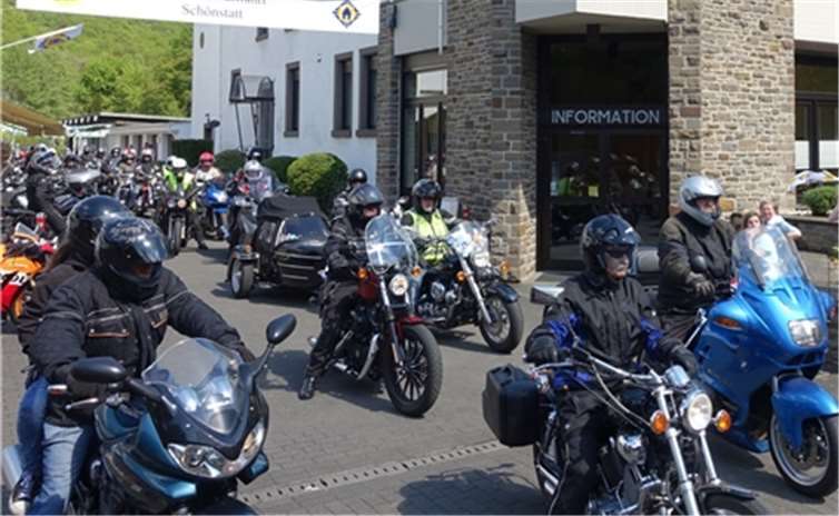 Eine Handbreit Asphalt und Gottes Segen 