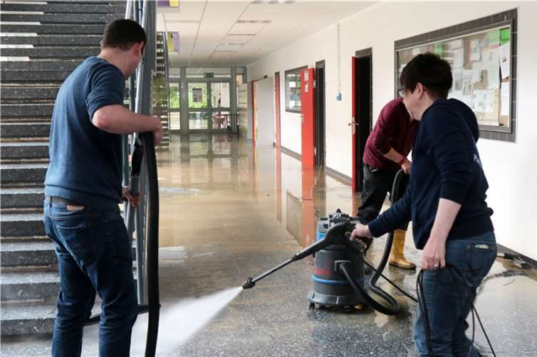 Schule durch Hochwasser verwüstet 