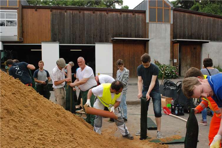 Bad Neuenahrer rüsten sich gegen Hochwasser 