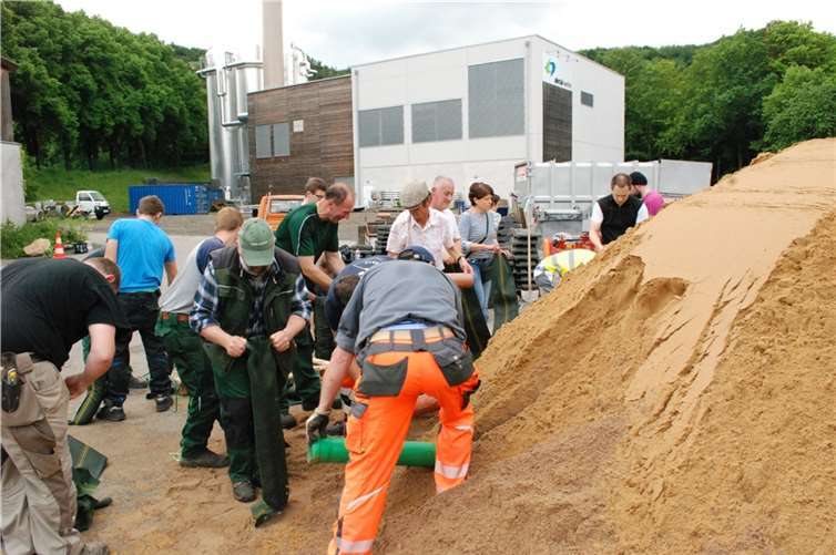 Bad Neuenahrer rüsten sich gegen Hochwasser 