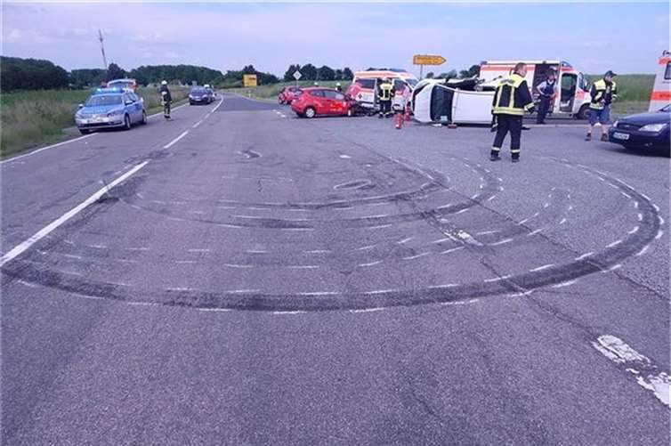 Von der Sonne geblendet: Vier Leichtverletzte nach Unfall 