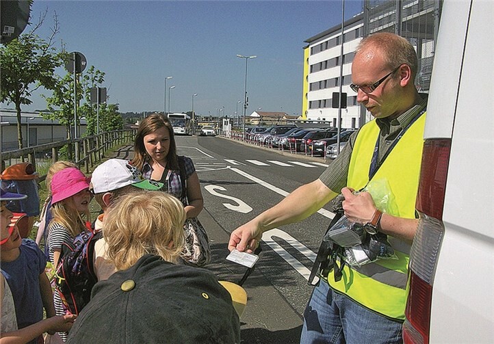 Schukis aus dem Haus für Kinder schnuppern Pilotenluft 