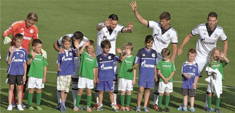 Fast 7000 Zuschauer beim Fußballfest gegen Schalke 