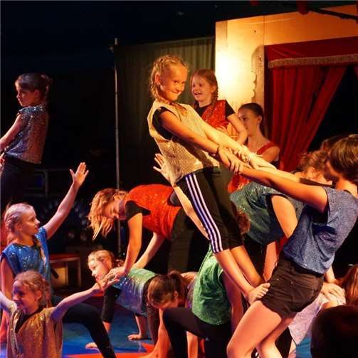 „Manege frei!“ für kleine Artisten 