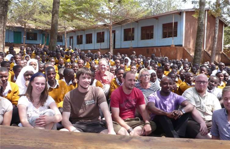 Junge Leute können nach Tansania reisen 