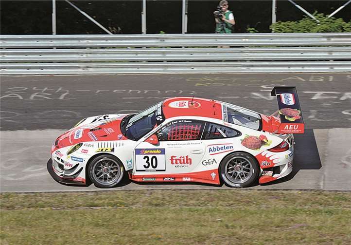 Erster Gesamtsieg für Frikadelli Racing 