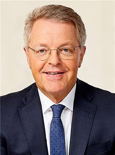 Elmar Schmitz erhält die goldene Ehrennadel des DGRV