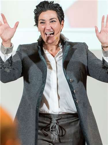 „Glück ist tierisch leicht! Was wir von Tieren lernen können“ 