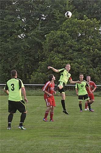 Neue Flutlichtanlage eingeweiht 