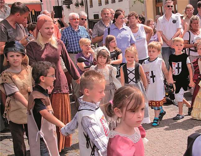 „Ritter, Knappen, Knechte und Mägde“