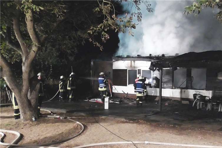 Brand an der Cäciliahütte am Ortsrand von Sinzig