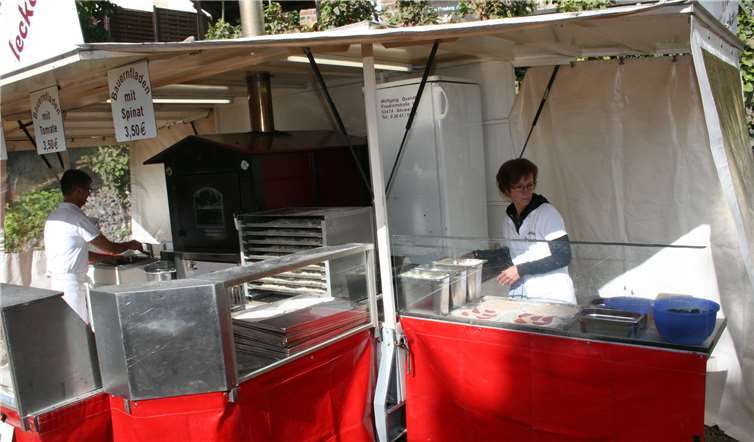 Bachemer Weinkönigin Denise eröffnete das Fest 