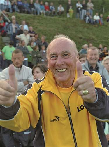 Ehemalige Fußballprofis kicken für einen guten Zweck