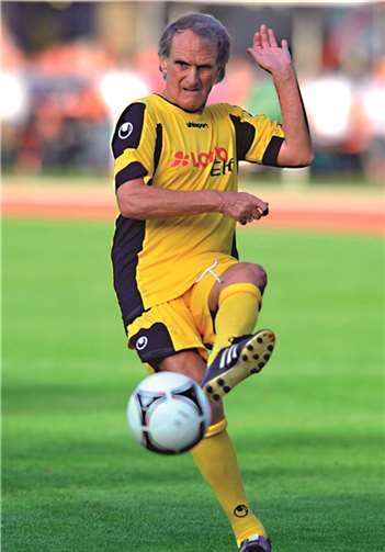 Ehemalige Fußballprofis kicken für einen guten Zweck 