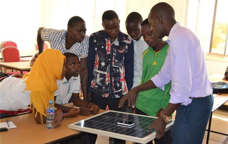 Klimaschützer radeln für Fukushima- Kinder und afrikanisches Solar-Projekt 