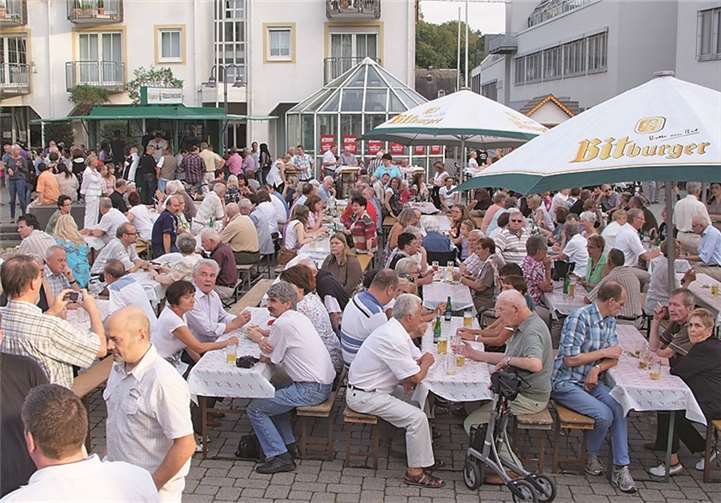 Vallendarer Vereine präsentieren das „Stadtfest 2013“ auf dem Burgplatz 
