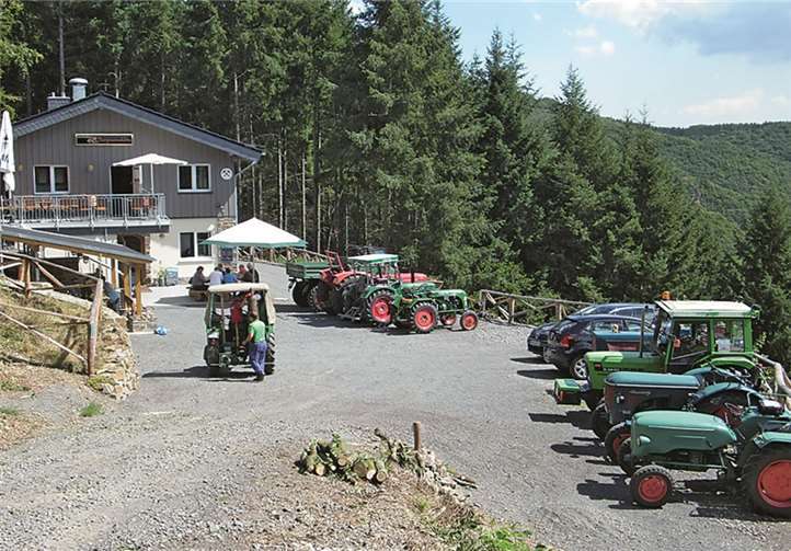 Mit Oldtimer Traktoren die Eifel 