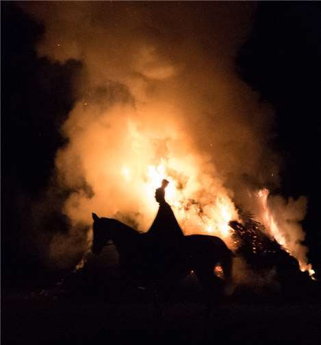 Martinszug mit hübschem Lichtermeer 