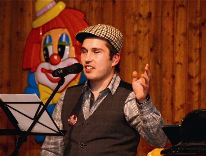 Zosamme stonn, zosamme fiere 