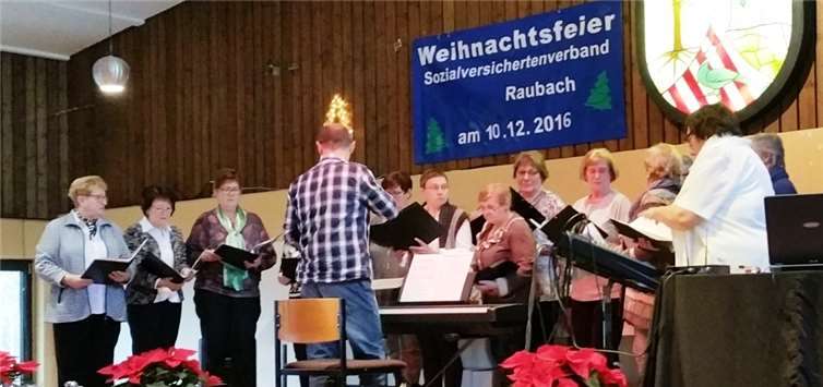 Bei der Weihnachtsfeier gab der Posaunenchor den Auftakt