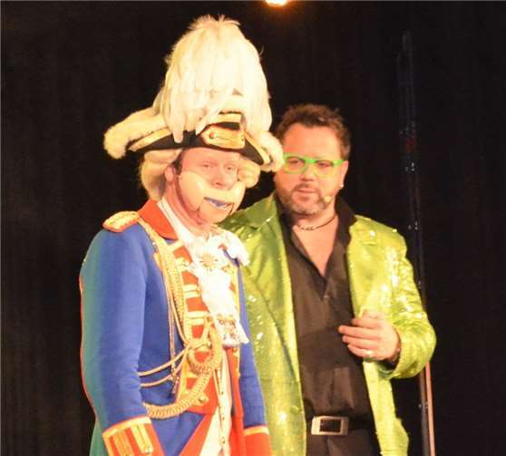 Mit Musik und bunter Heiterkeit Karneval feiern 