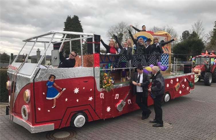 Gute Stimmung in Urbars Straßen 