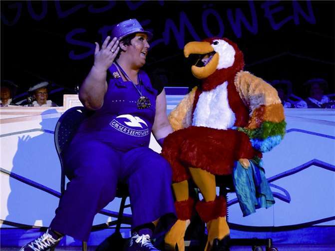 Seemöwen flogen zu Völkern der Erde 