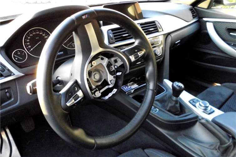 Diebe klauen Navis und Airbags aus hochwertigen Fahrzeugen 