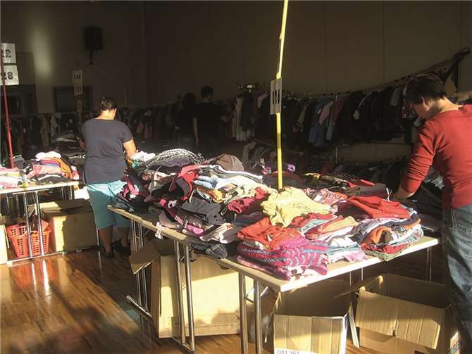 Kleidung, Spielzeug und mehr 