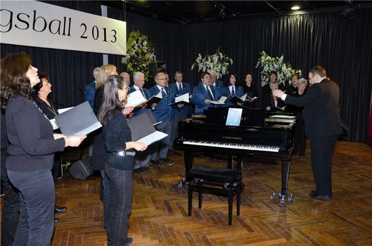 Schwungvoller Königsball mit Django Reinhard 