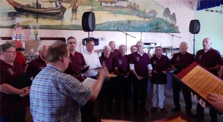 Erster öffentlicher Auftritt mit neuem Chorleiter 