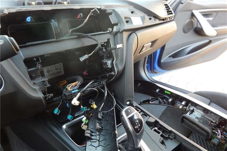 BMW-Bande unterwegs: Airbags und Navis gestohlen 