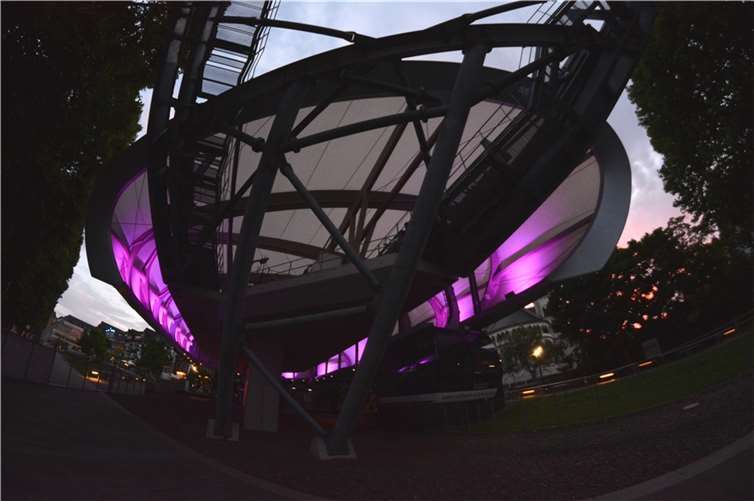 Seilbahn bekennt Farbe: Illumination als Zeichen der Solidarität 