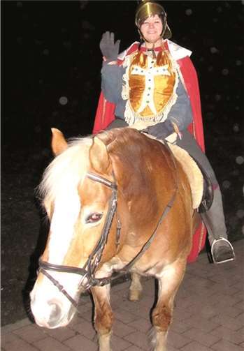 Laternen leuchteten in Sayn