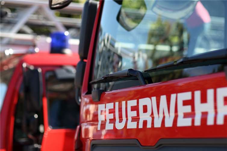 Wochenendhaus fällt Flammen zum Opfer Wochenendhaus fällt Flammen zum Opfer